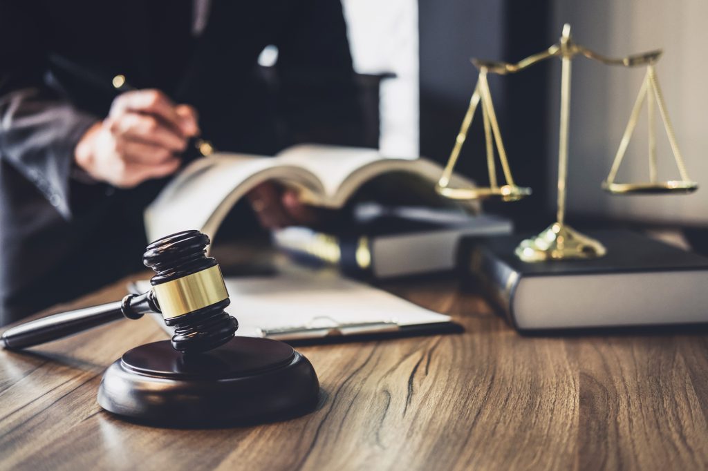 مشاوره با بهترین وکیل
